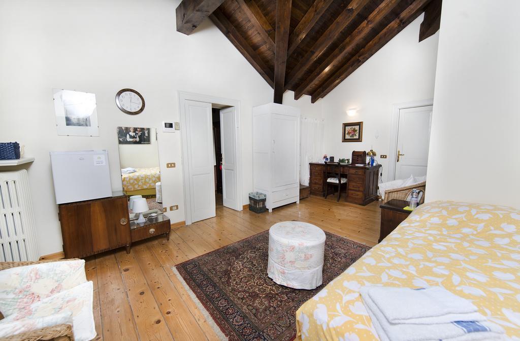 Villa Pinetina B&B Lasnigo Eksteriør bilde
