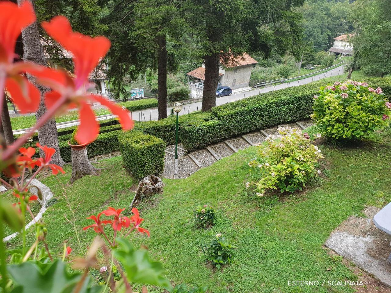 Villa Pinetina B&B Lasnigo Eksteriør bilde